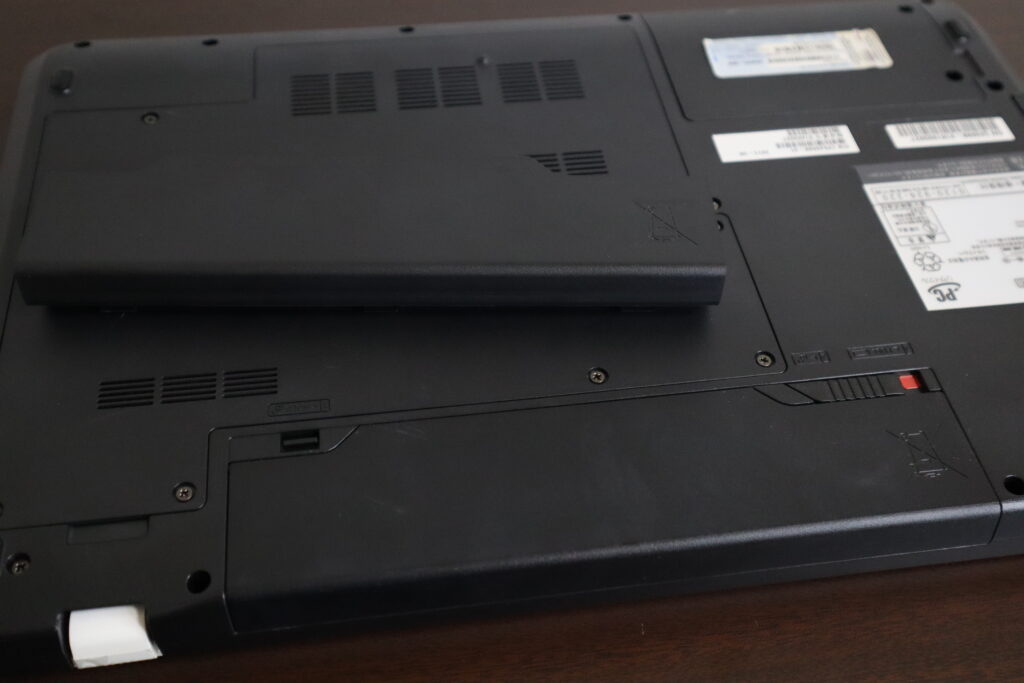 ノートパソコンPC-NS700NAR充電できません。電源つきません。 NEC【PC-NS700FAB】充電できない バッテリー交換方法 - YouTube