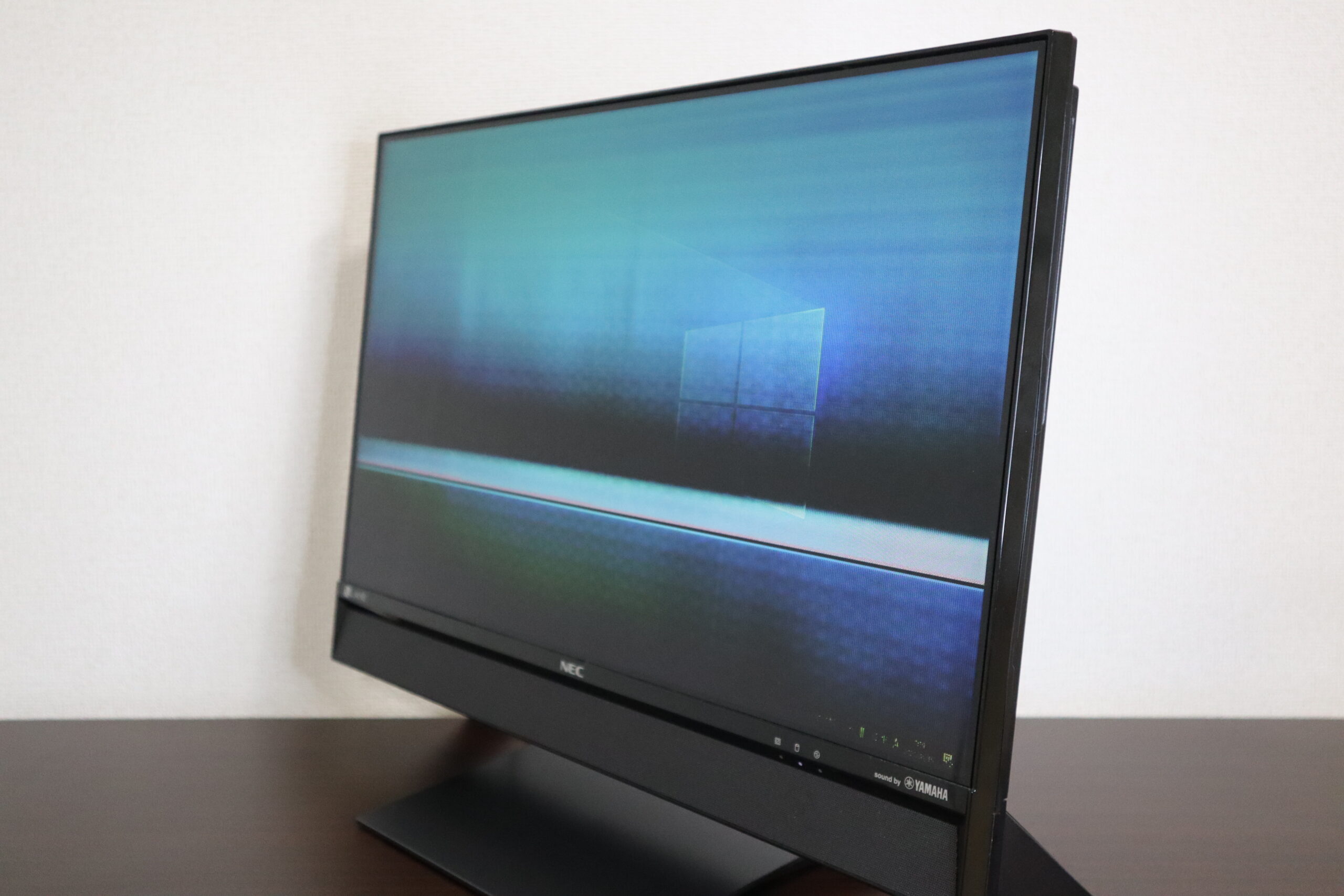 パソコンの画面が乱れて映る、NEC製一体型デスクトップパソコン【DA770