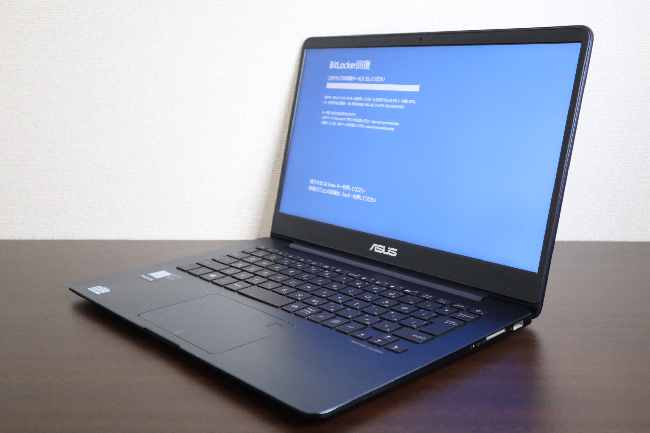 ASUS製 UX430U ノートパソコン