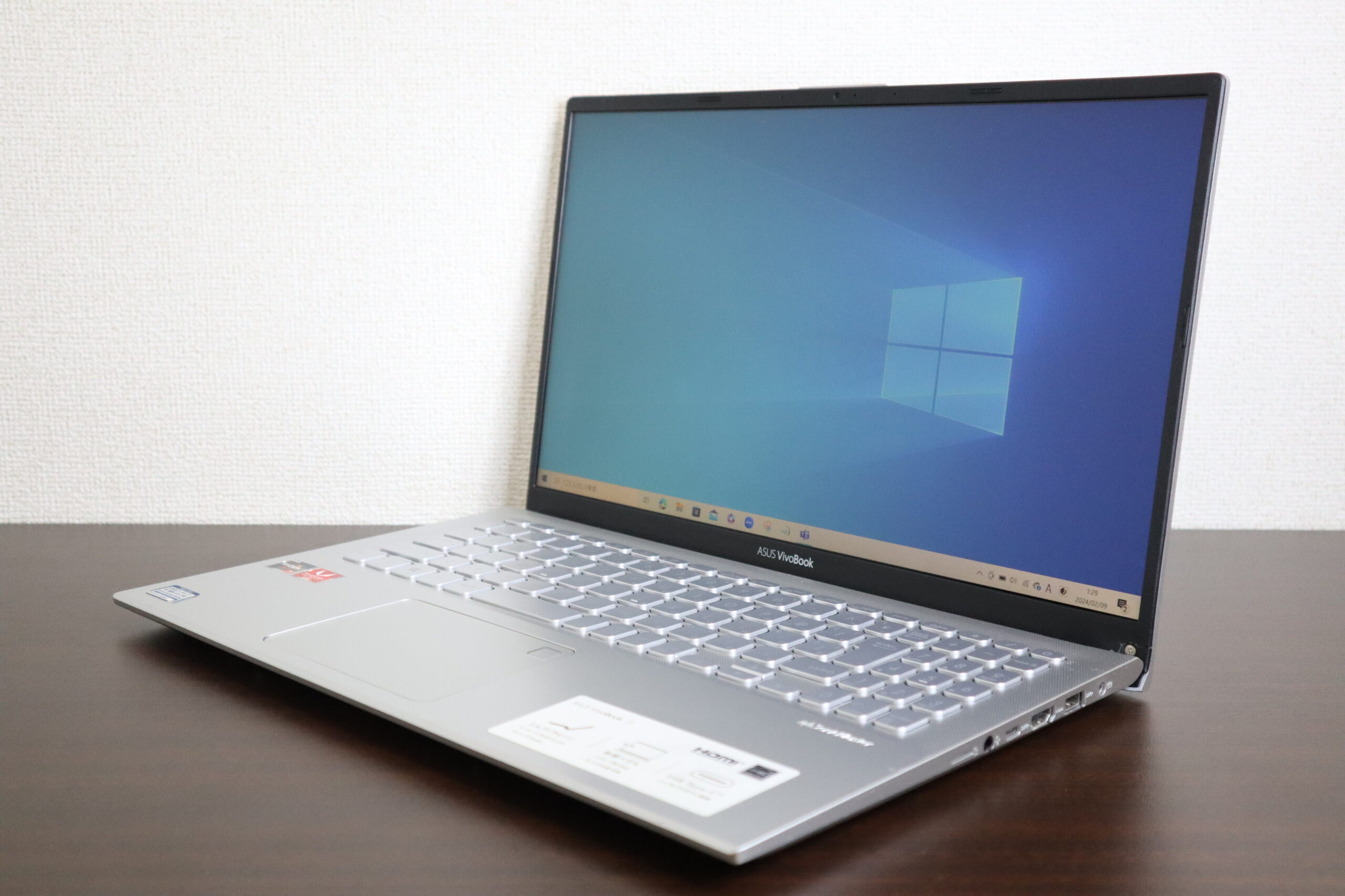 ASUS製 VivoBook 15 X512D ノートパソコン