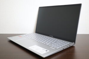 ASUS製 VivoBook 15 X512D ノートパソコン