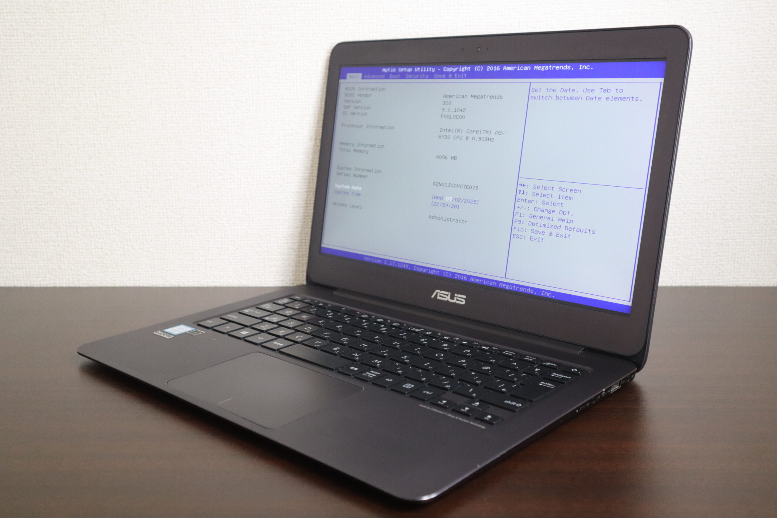 ASUS製 UX305C ノートパソコン