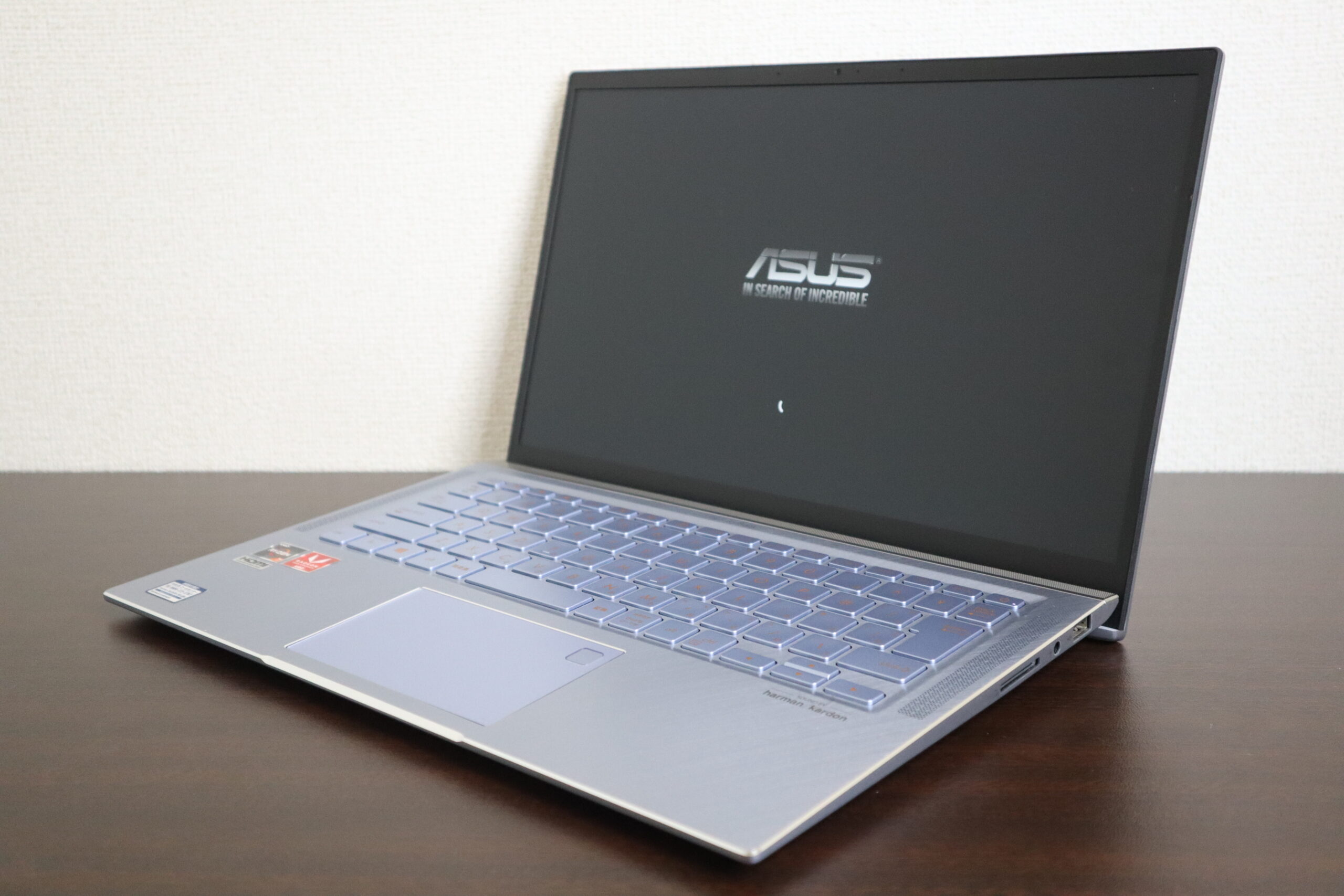 メーカーのロゴ画面から進まない、ASUS製ノートパソコン【ZenBook