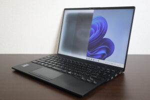 FUJITSU製 UH90/H1 FMVU90H1B ノートパソコン