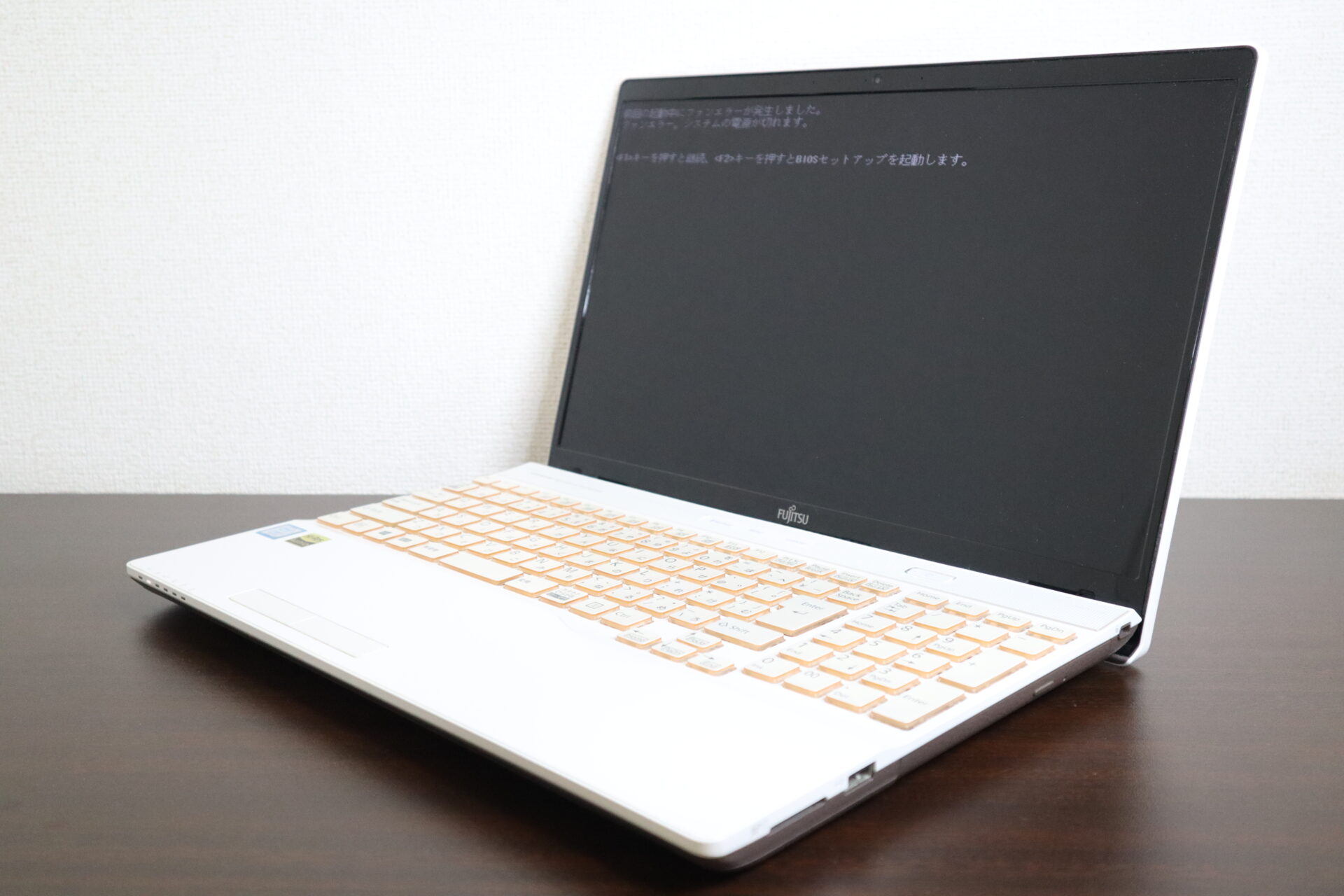 FUJITSU製 AH56/D1 FMVA56D1WK ノートパソコン