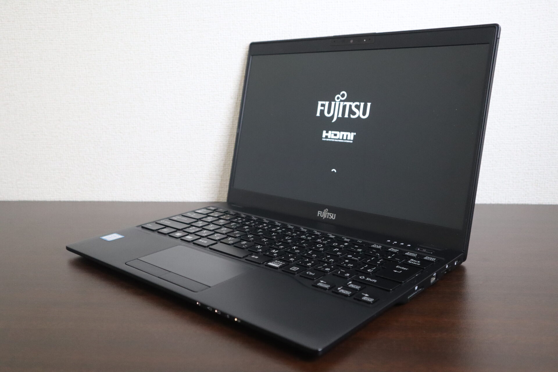 FUJITSU製 UH90/D2 FMVU90D2B ノートパソコン