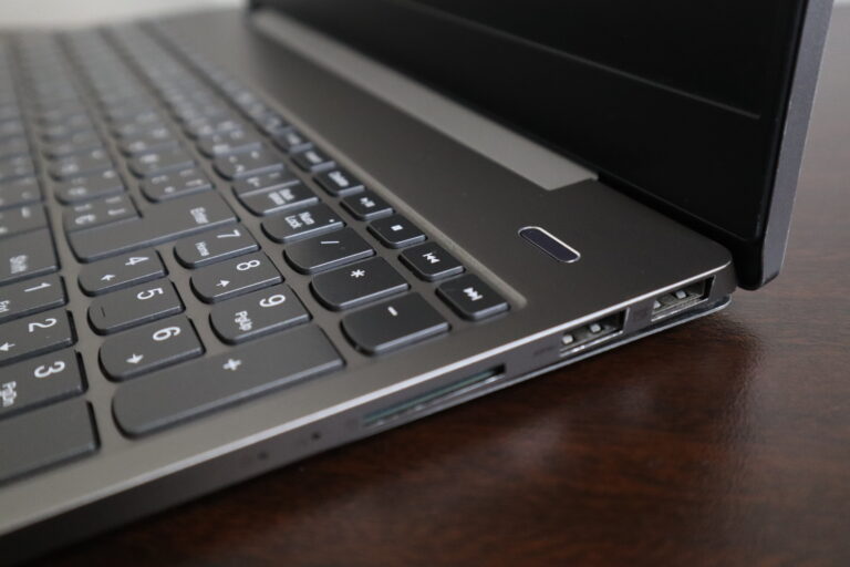 Lenovo製 IdeaPad S540-15IML ノートパソコン