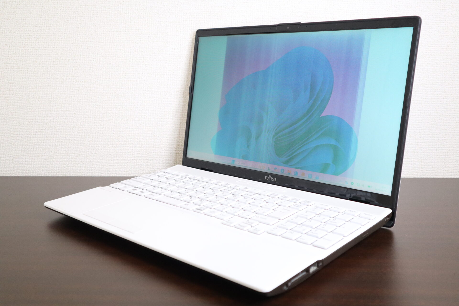 FUJITSU製 AH30/E3 FMVA30E3W2 ノートパソコン