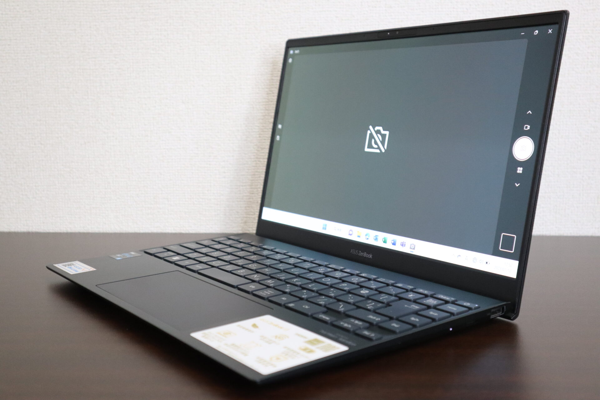 ASUS製 UX325E ノートパソコン