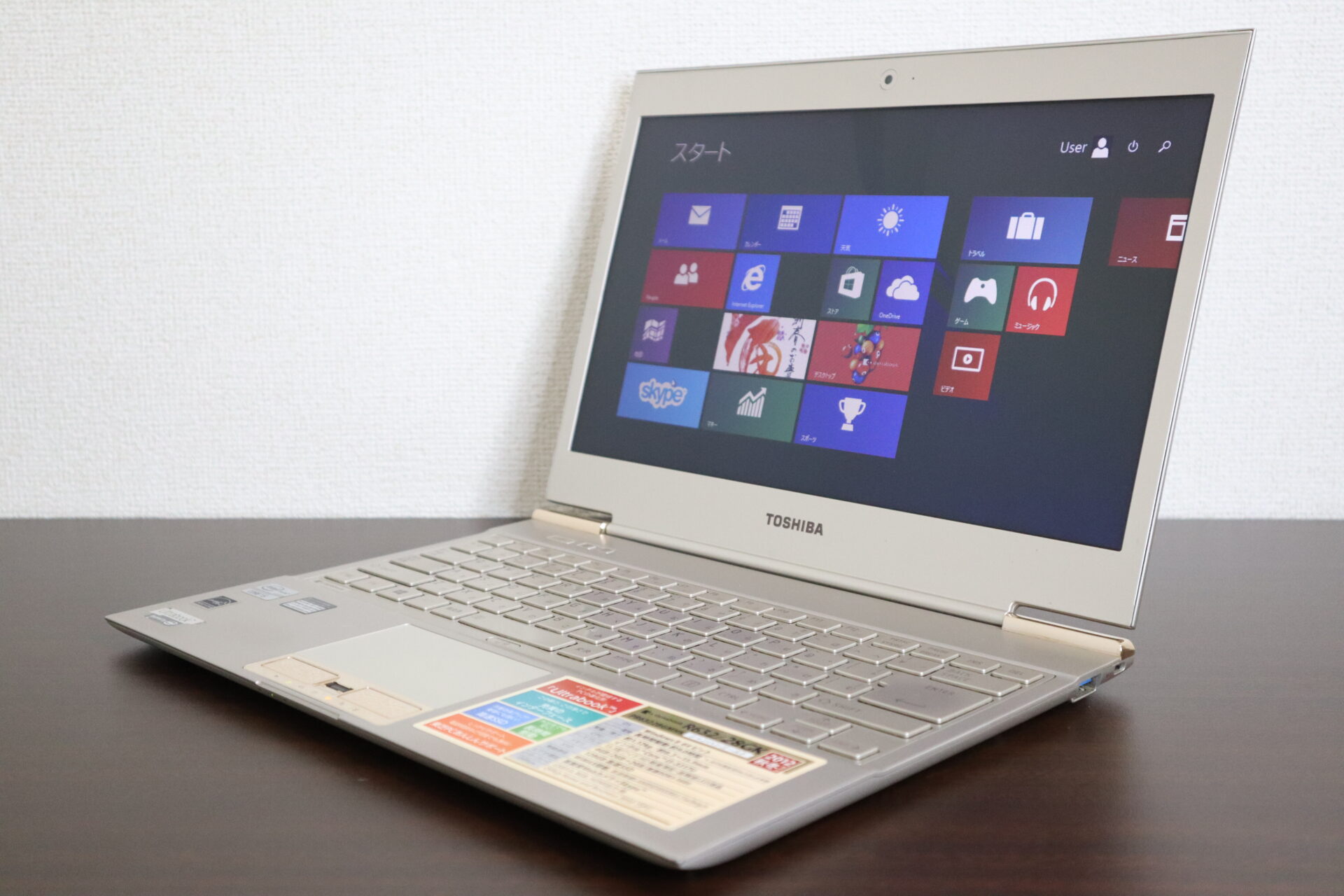 TOSHIBA製 R632/28GK PR63228GMHK ノートパソコン