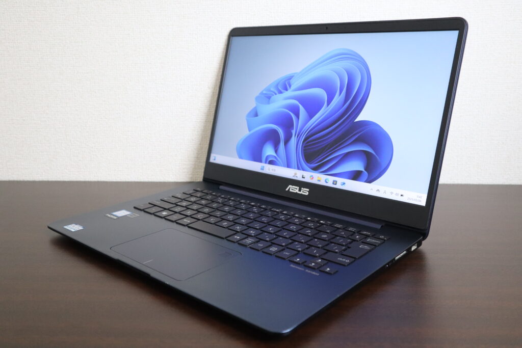 ASUS製 UX430U ノートパソコン