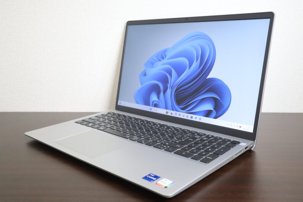 DELL製 Inspiron 3520 ノートパソコン