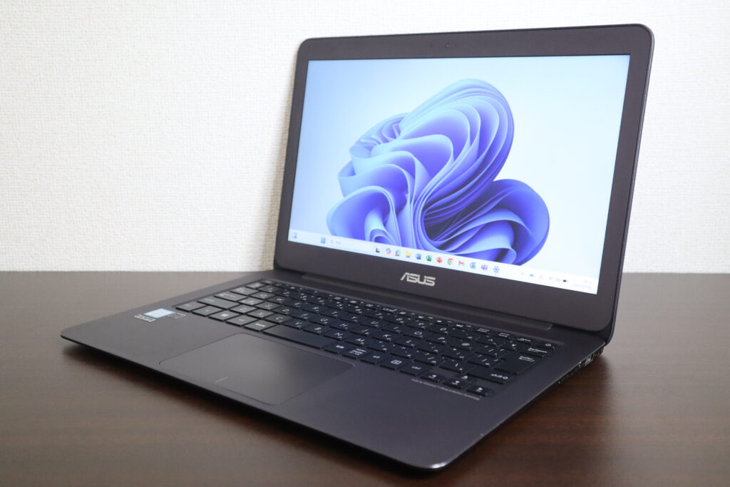 ASUS製 UX305C ノートパソコン