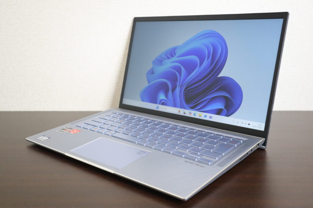 ASUS製 ZenBook UM431D ノートパソコン