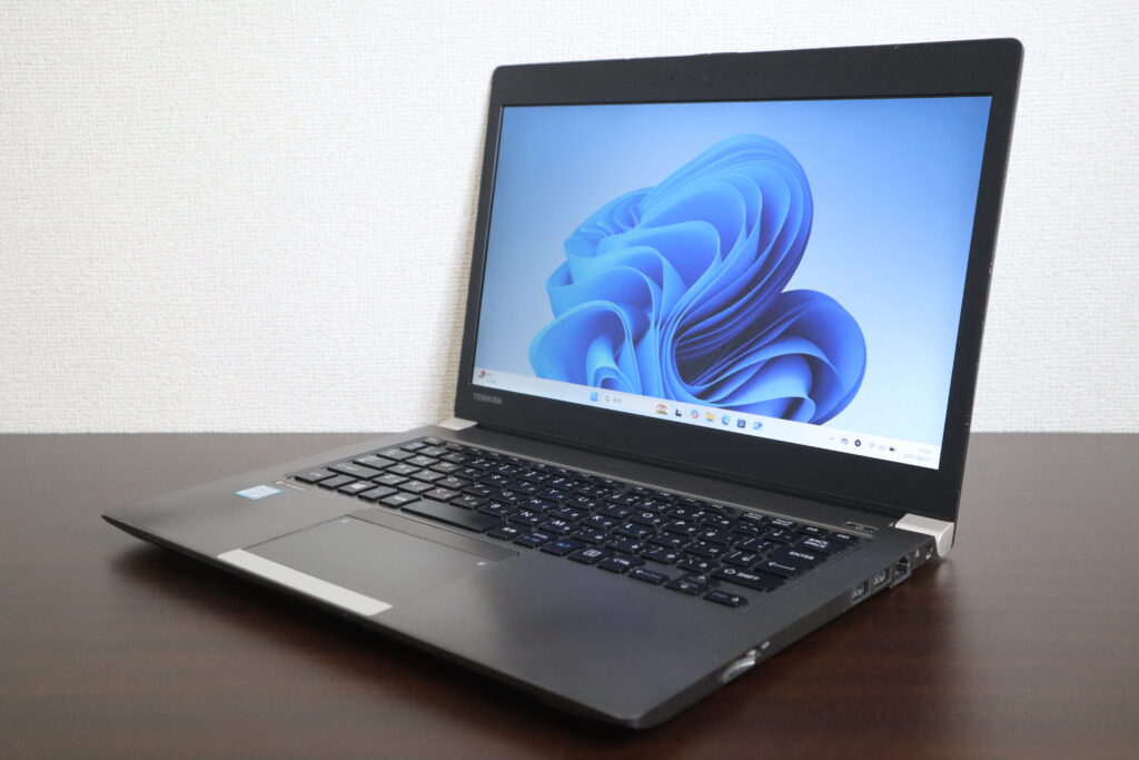 TOSHIBA製 R63B ノートパソコン