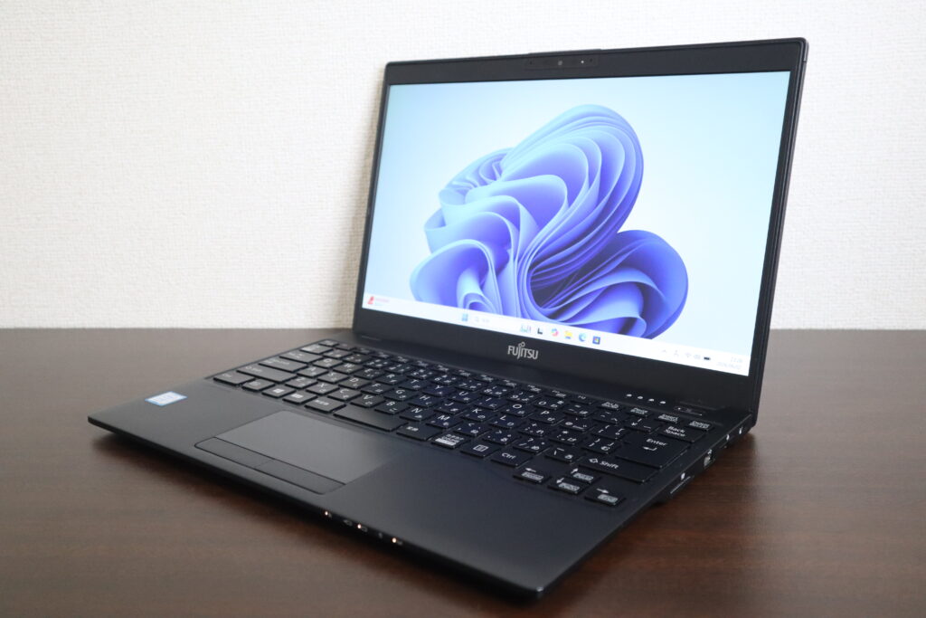 FUJITSU製 UH90/D2 FMVU90D2B ノートパソコン