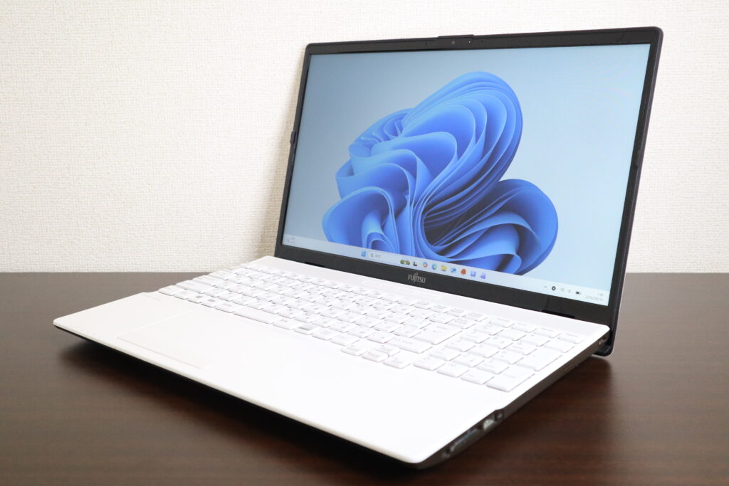FUJITSU製 AH30/E3 FMVA30E3W2 ノートパソコン