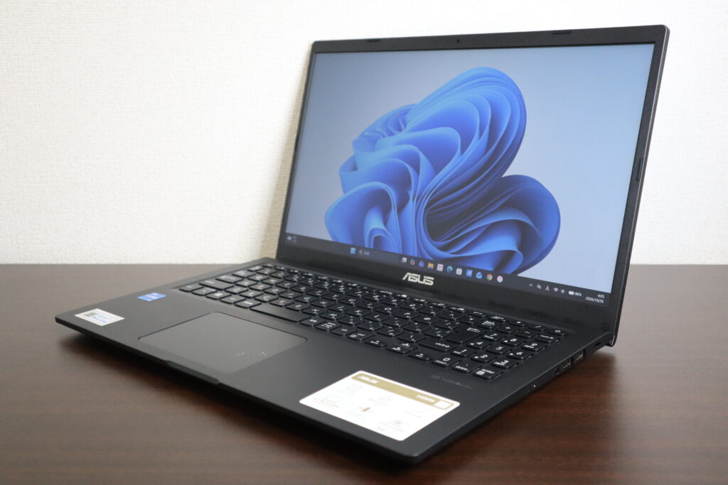 ASUS製 Vivobook 15 X1500E ノートパソコン