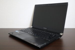 TOSHIBA製 R732/E26GB PR73226GSBBE ノートパソコン