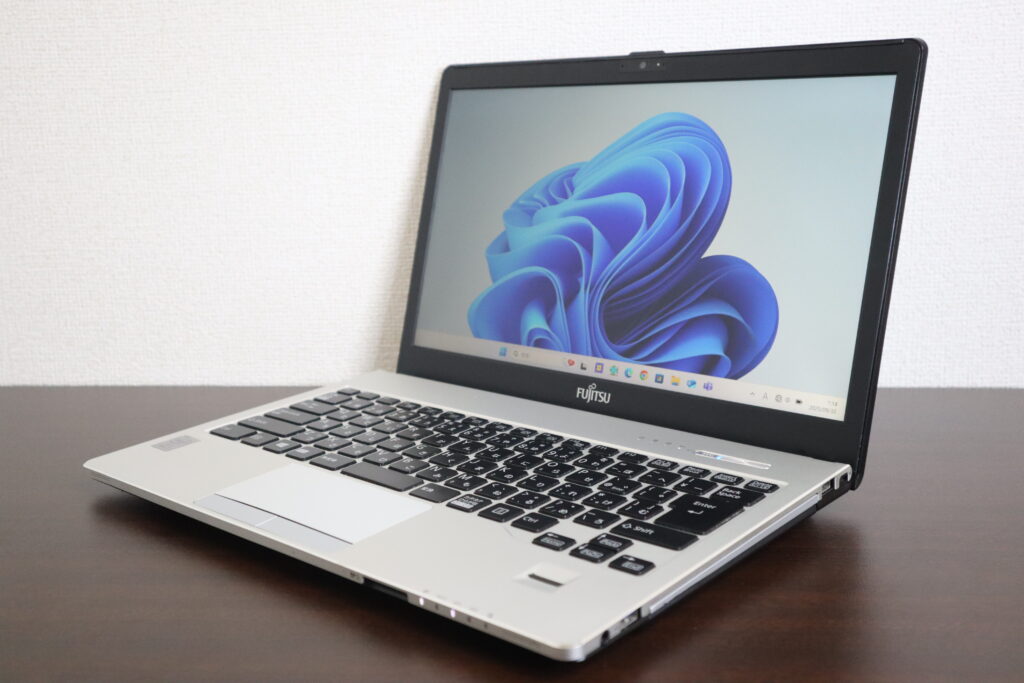 FUJITSU製 S935/K FMVS03001 ノートパソコン