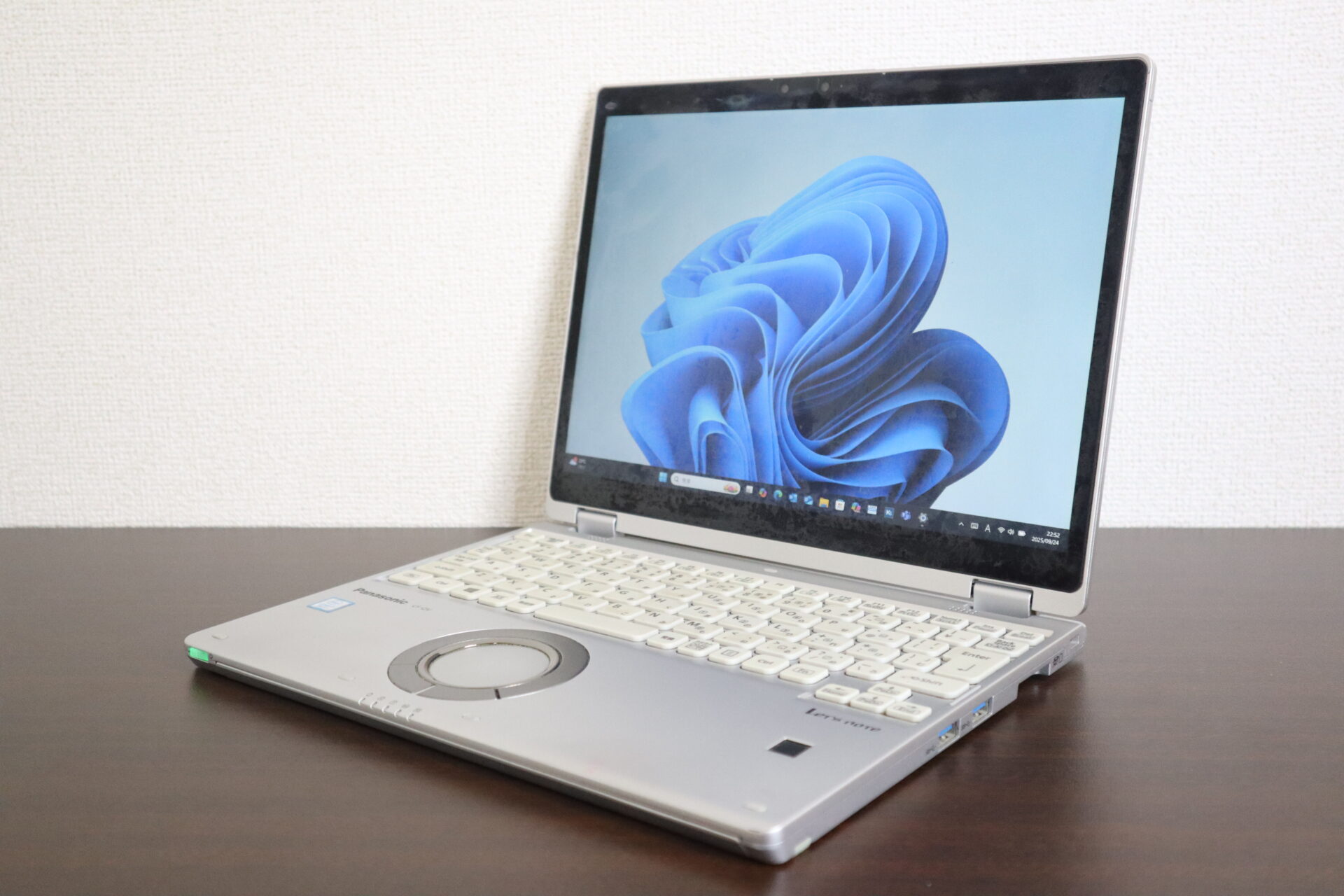 Panasonic製 CF-QV ノートパソコン