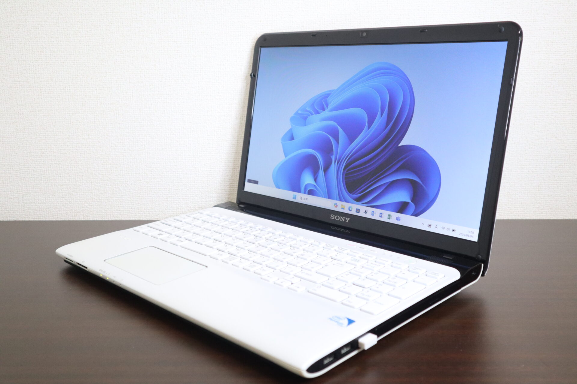 SONY製 SVE151J13N ノートパソコン