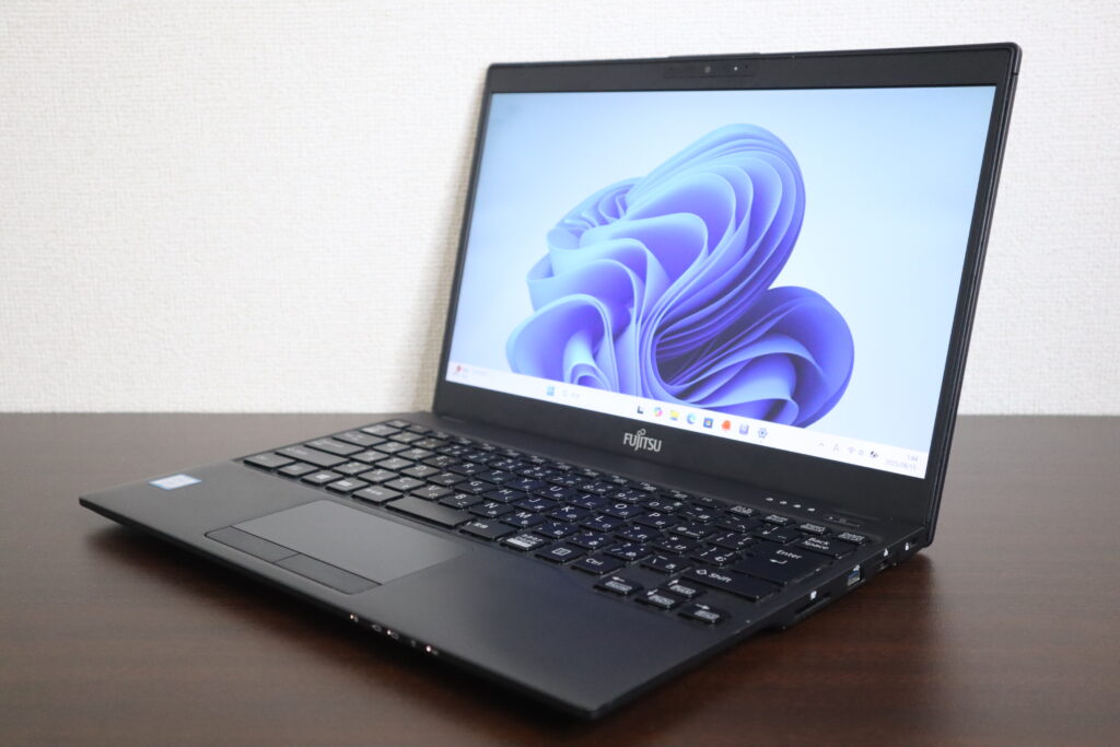 FUJITSU製 UH90/C3 FMVU90C3BN ノートパソコン