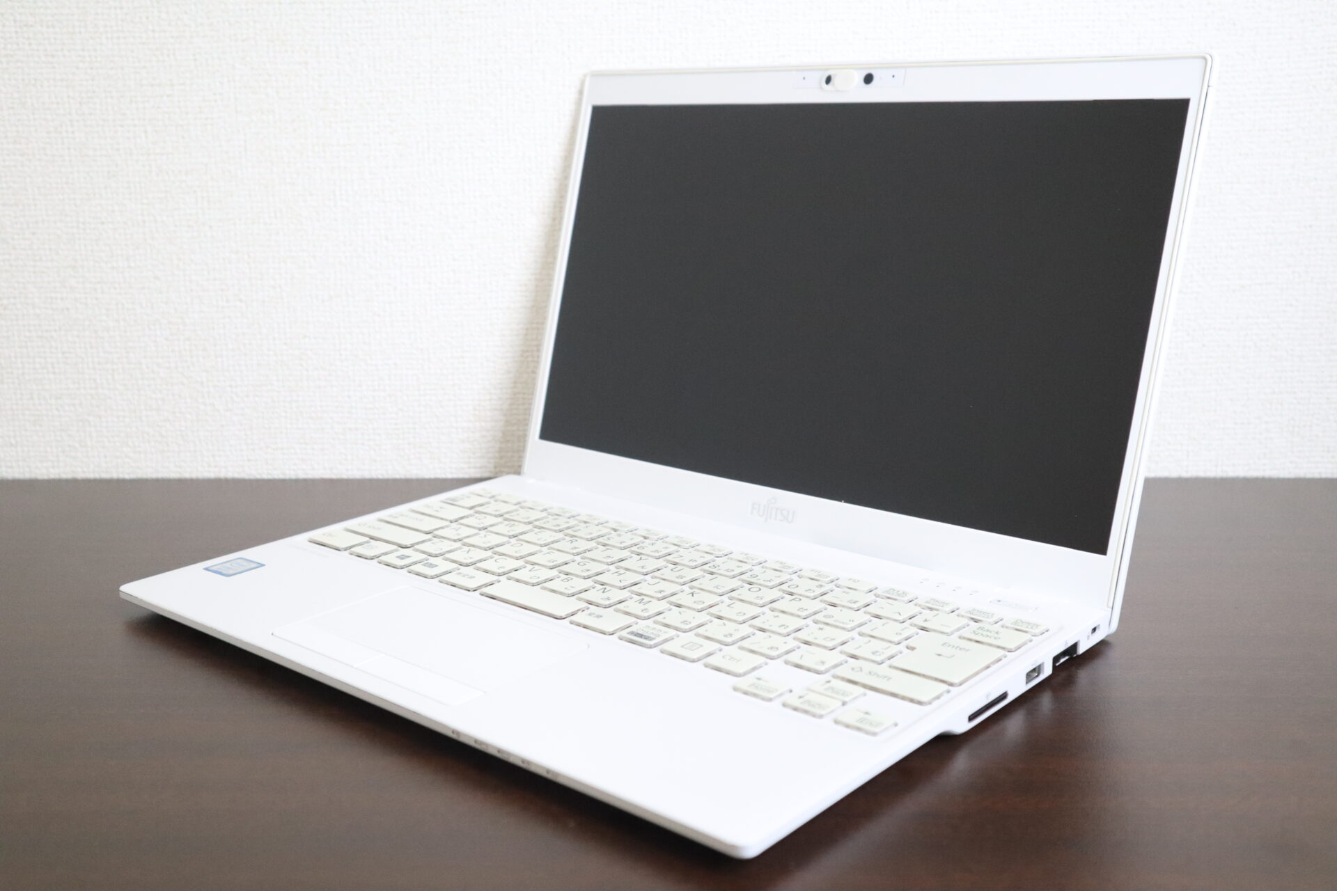 FUJITSU製 UH90/D3 FMVU8D3WD1 ノートパソコン