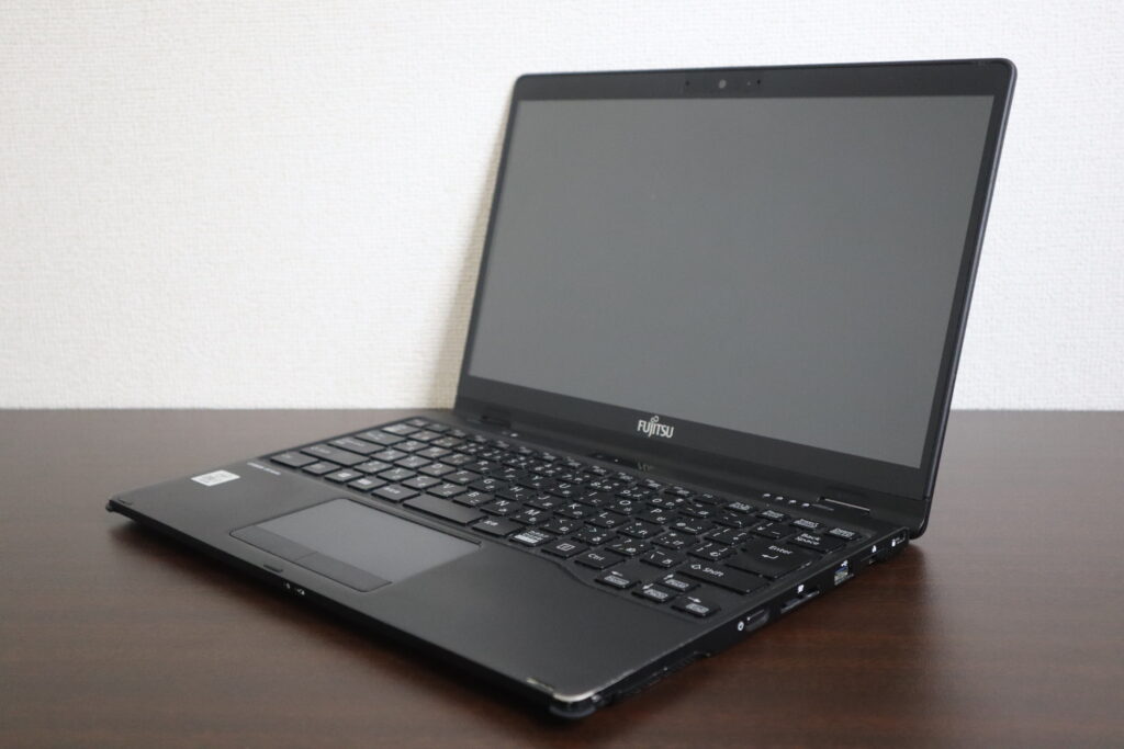 FUJITSU製 UH95/E2 FMVU95E2B ノートパソコン