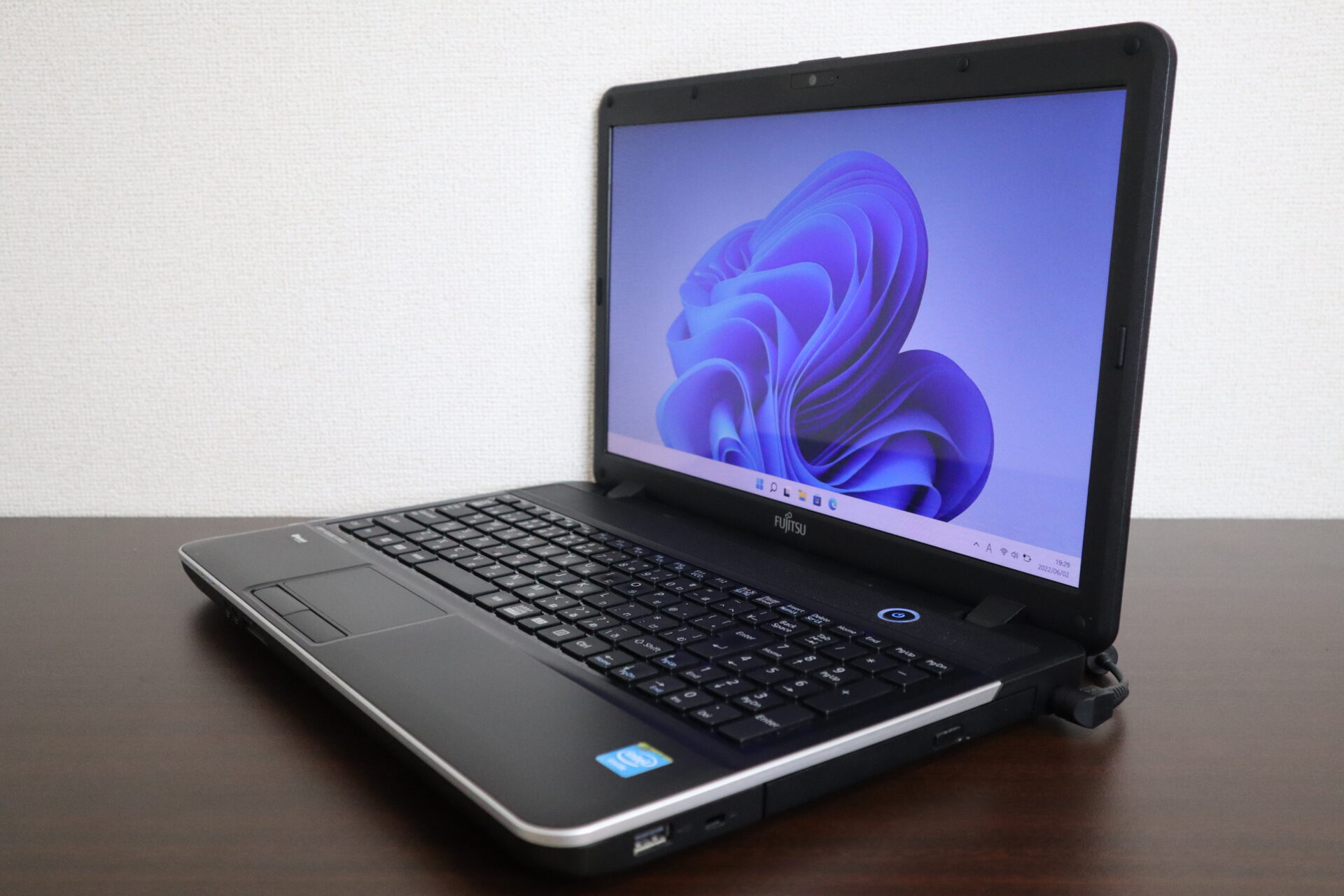 FUJITSU製 AH32/M FMVA32MBP2 ノートパソコン