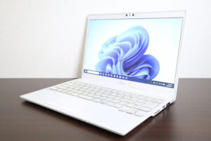 FUJITSU製 UH75/D3 FMVU75EUV2 ノートパソコン