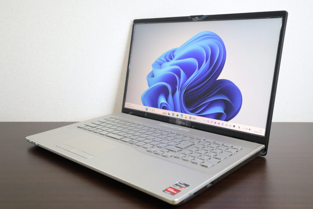 FUJITSU製 NH77/F3 FMVN77F3G ノートパソコン